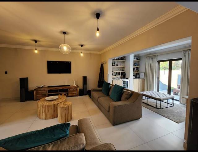 4 BEDROOM HOUSE FOR SALE IN SONNEVELD